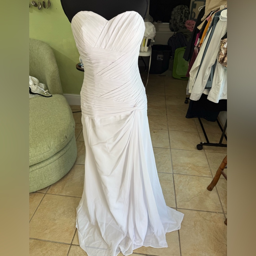 Elegant White Strapless Wedding Dress